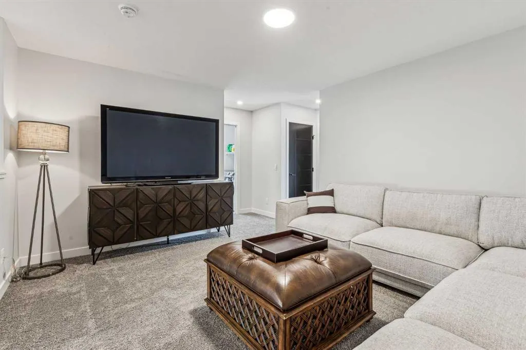 123 Mitchell Way NW