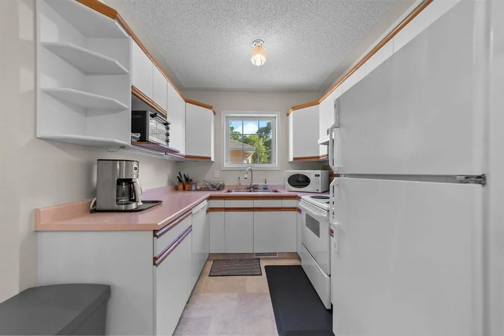 5014 56 Street, #2