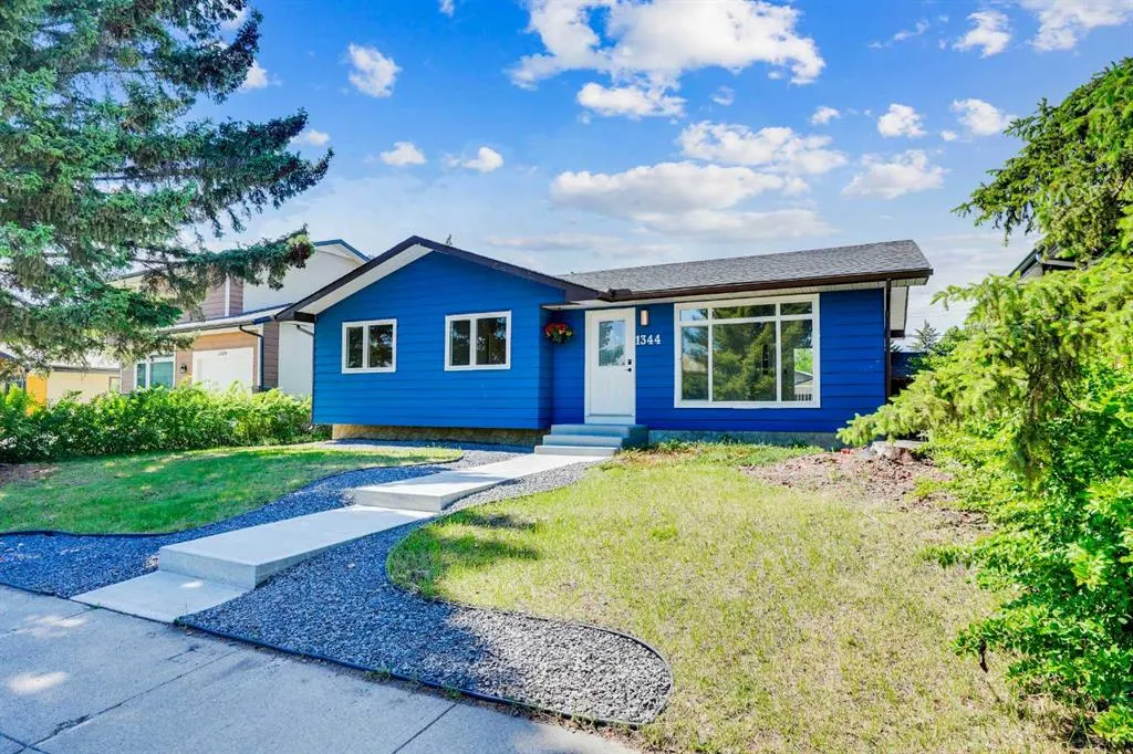 1344 Lake Michigan Crescent SE