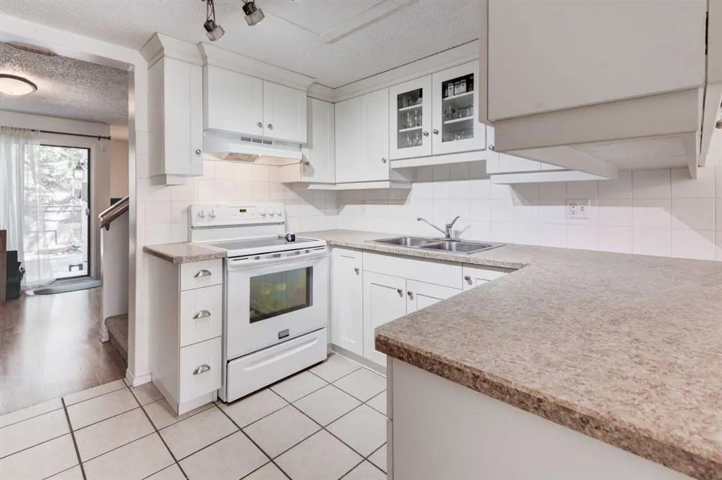 2300 Oakmoor Drive SW, #110