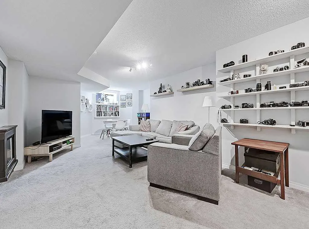 169 Woodpark Court SW