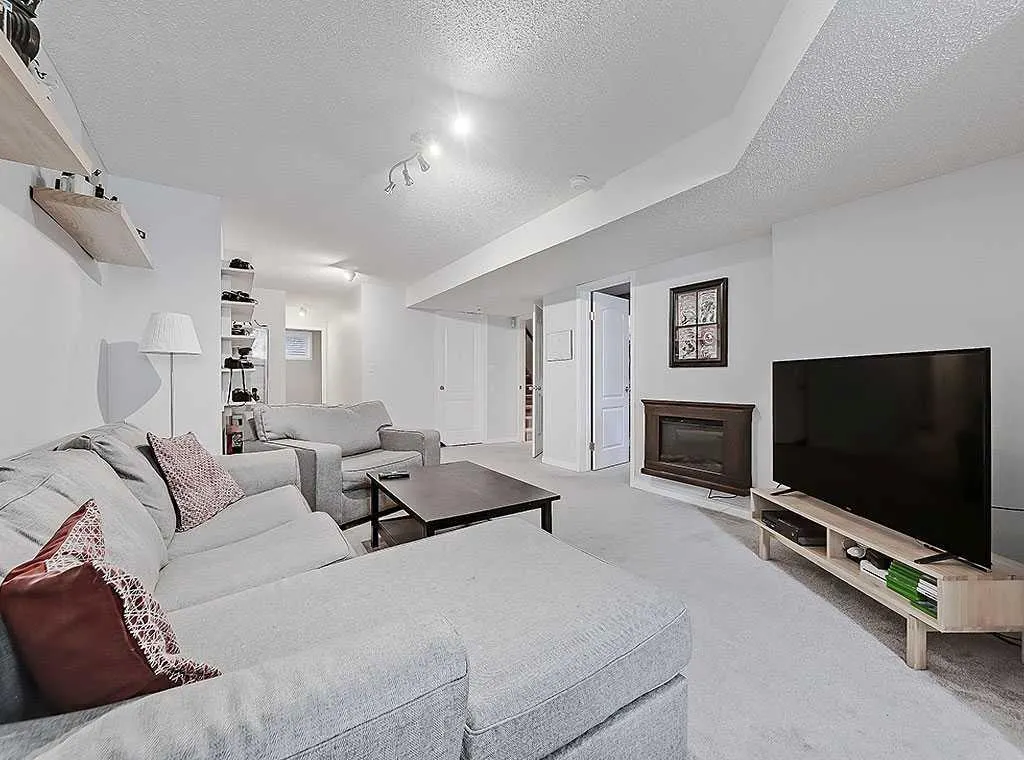 169 Woodpark Court SW