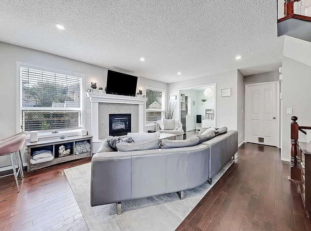 169 Woodpark Court SW
