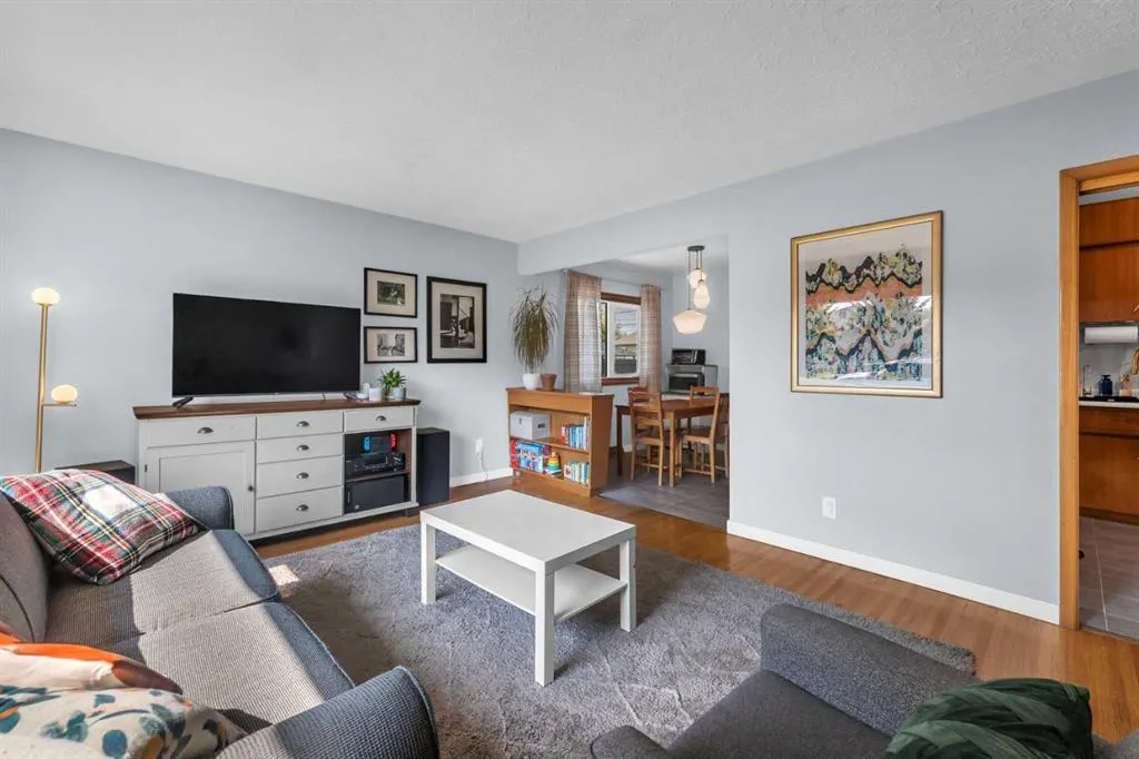 120A 27 Avenue NE