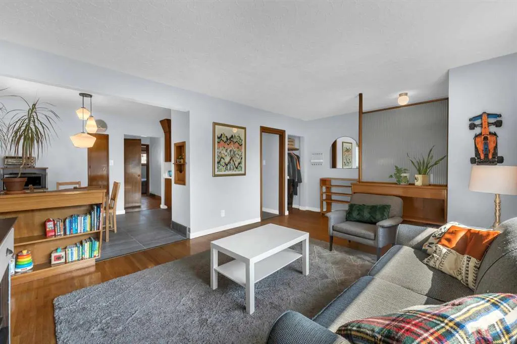 120A 27 Avenue NE