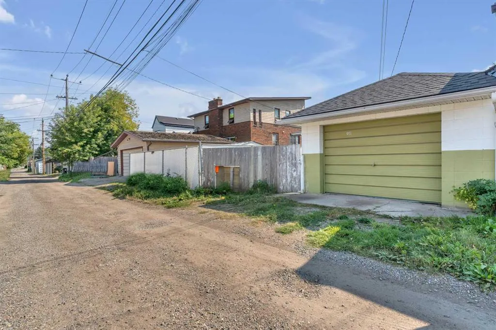120A 27 Avenue NE