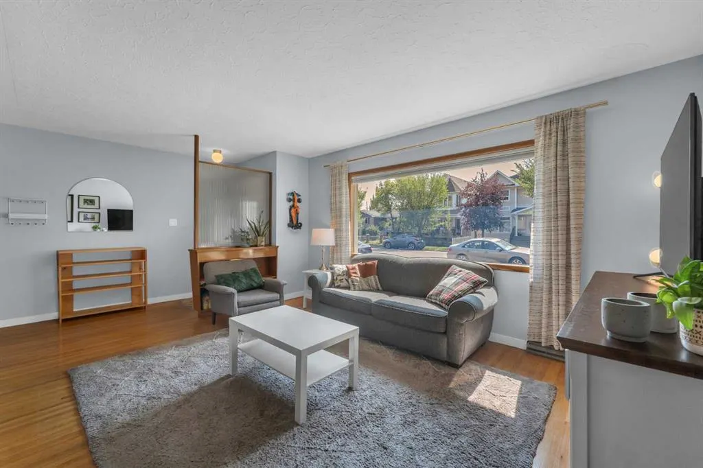 120A 27 Avenue NE