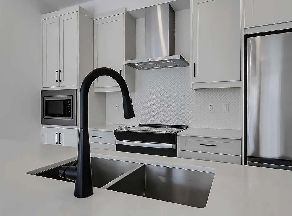 25 Walgrove SE, #201