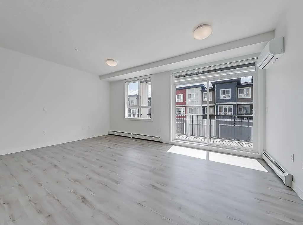 25 Walgrove SE, #201