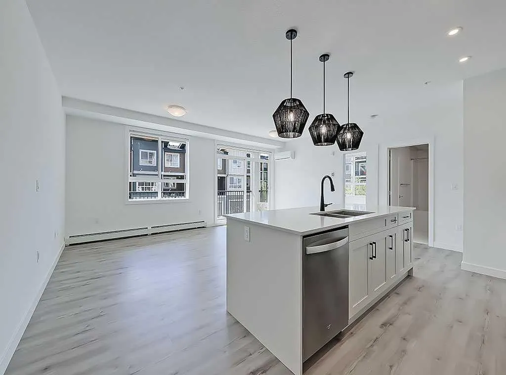 25 Walgrove SE, #201