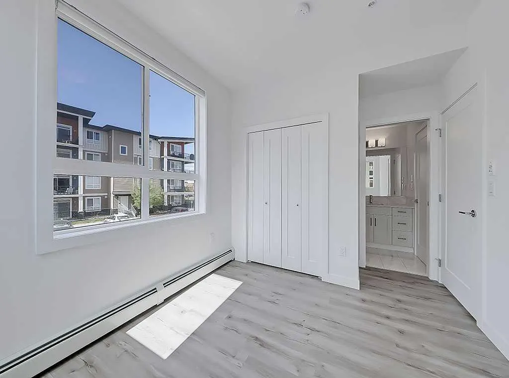 25 Walgrove SE, #201