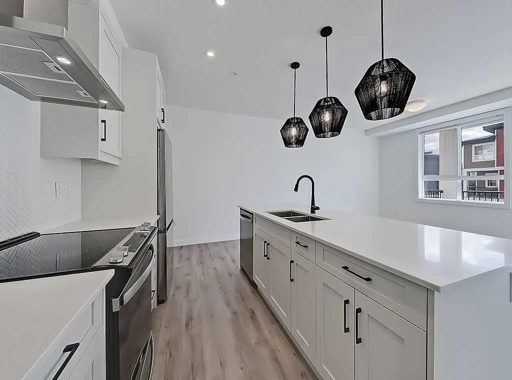25 Walgrove SE, #201