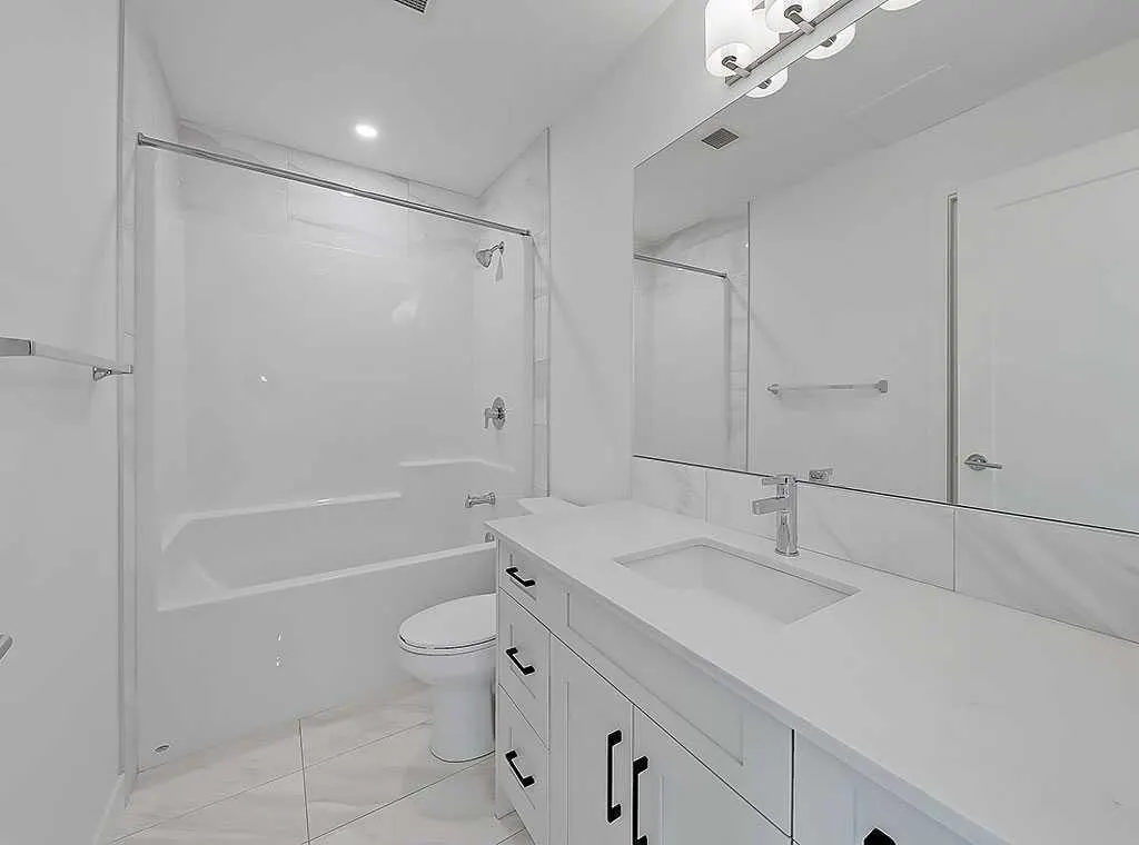 25 Walgrove SE, #201