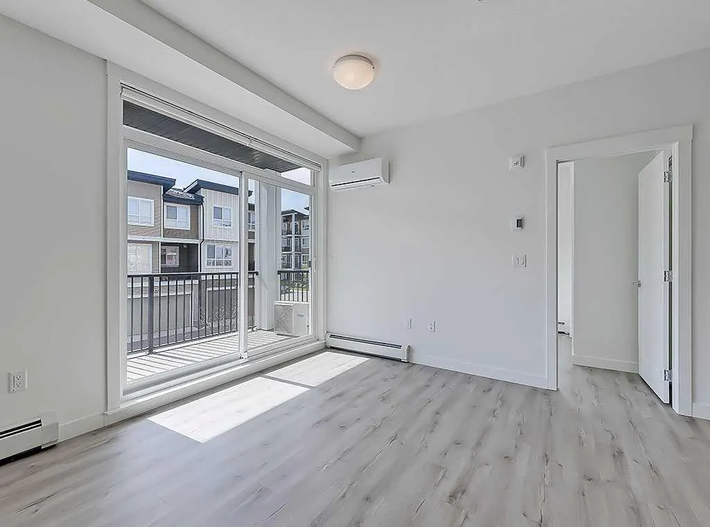 25 Walgrove SE, #201