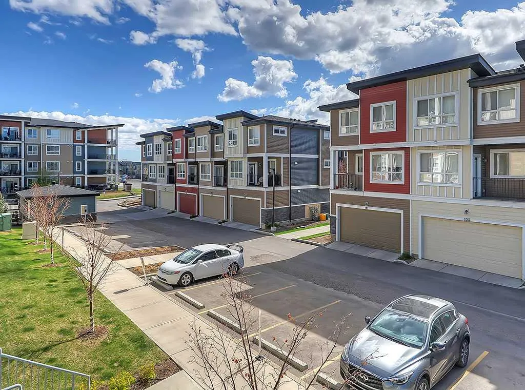 25 Walgrove SE, #201