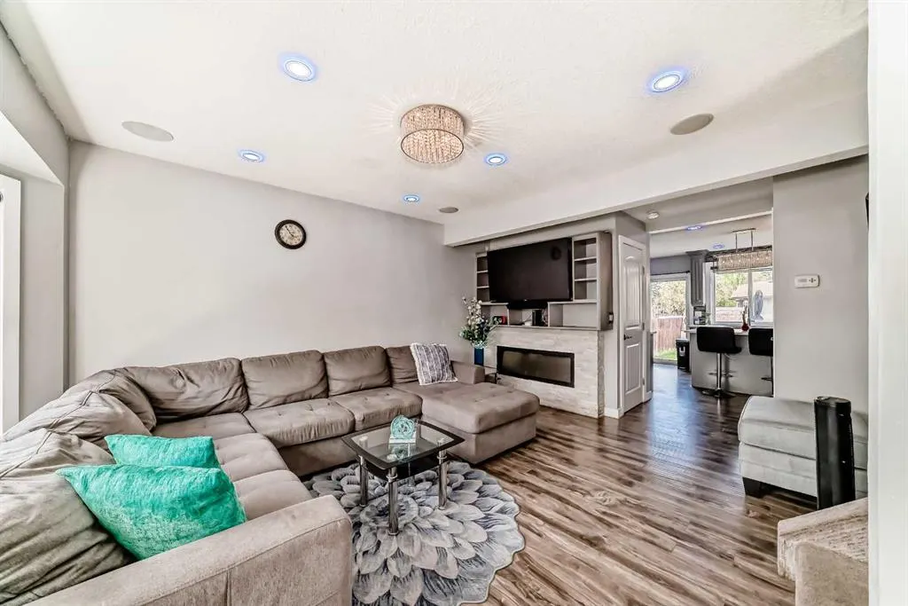 42 Taraglen Road NE
