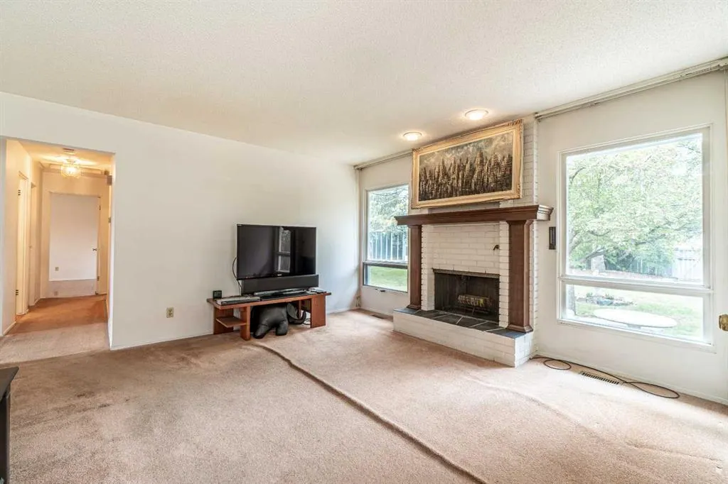 1099 Acadia Drive SE