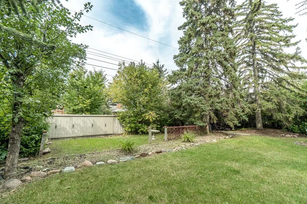 1099 Acadia Drive SE