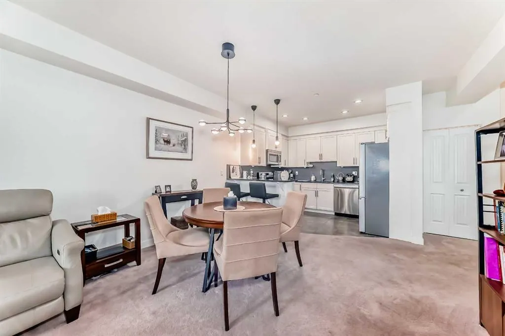 1005A Westmount Drive, #211