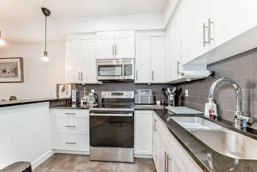 1005A Westmount Drive, #211