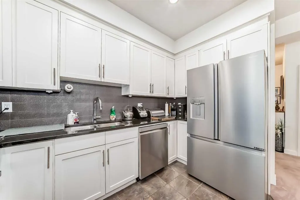 1005A Westmount Drive, #211