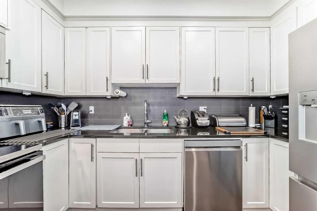 1005A Westmount Drive, #211