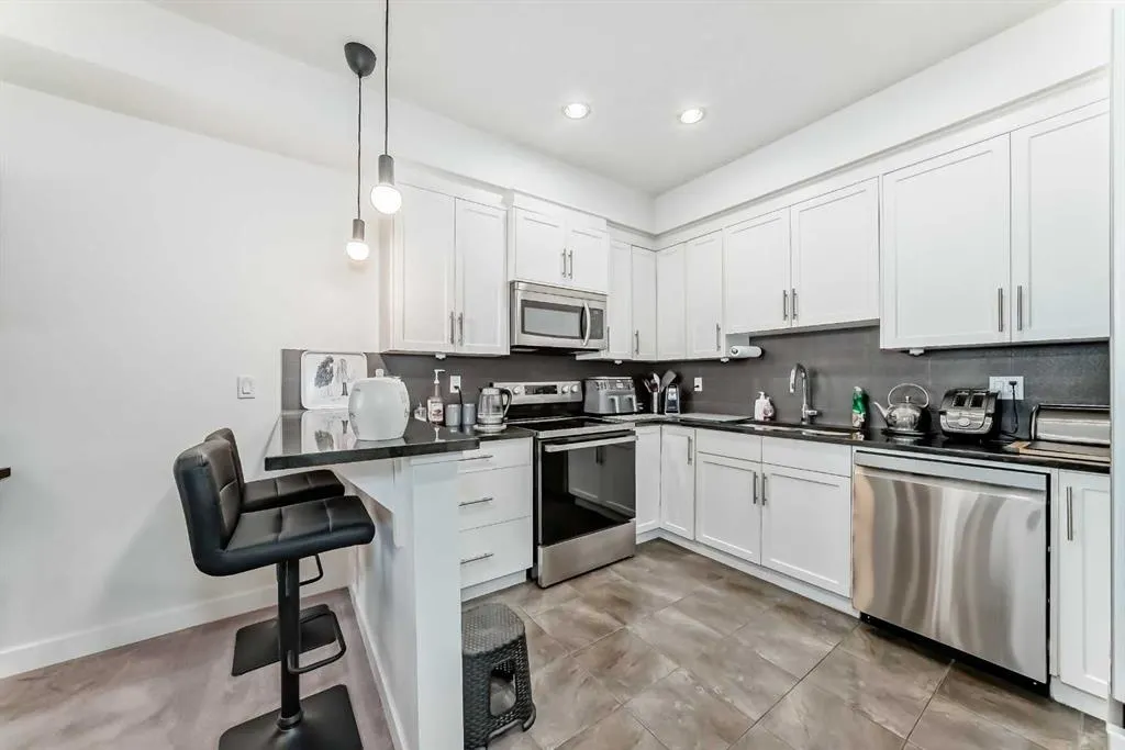 1005A Westmount Drive, #211
