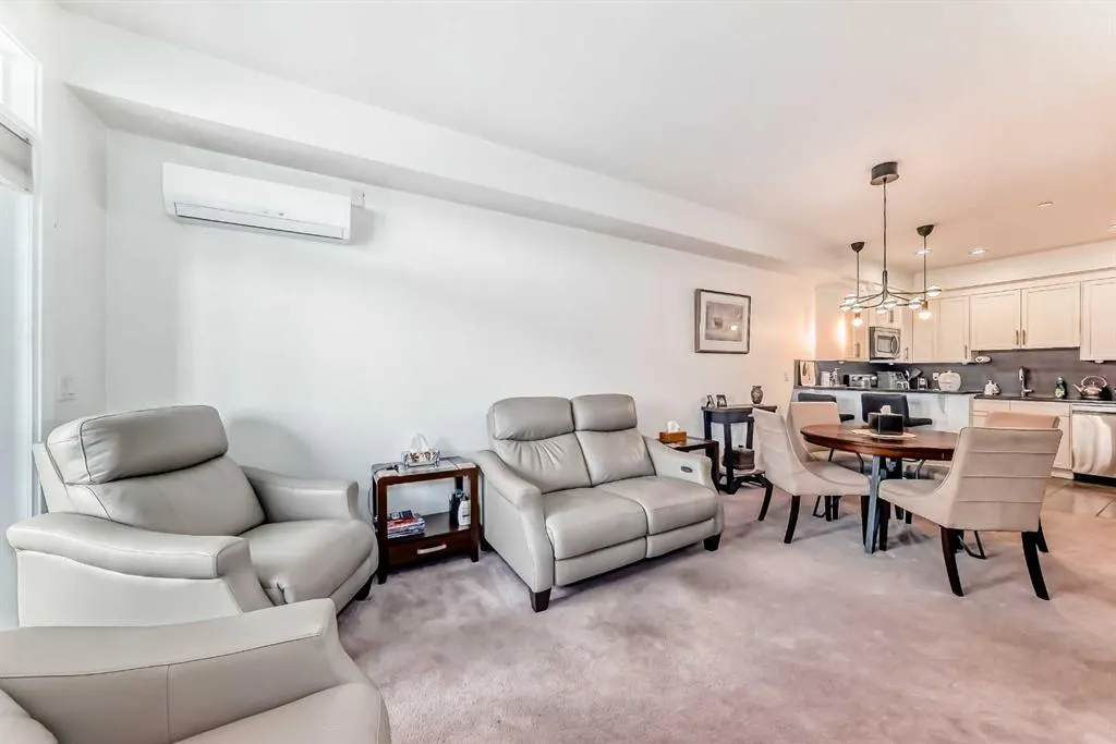 1005A Westmount Drive, #211