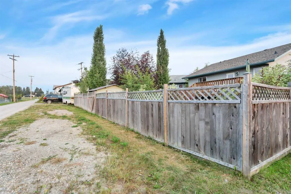 4526 45 Avenue Close