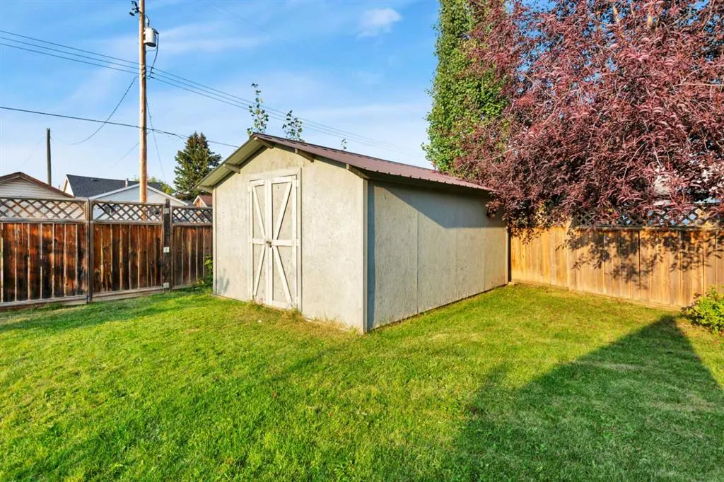 4526 45 Avenue Close
