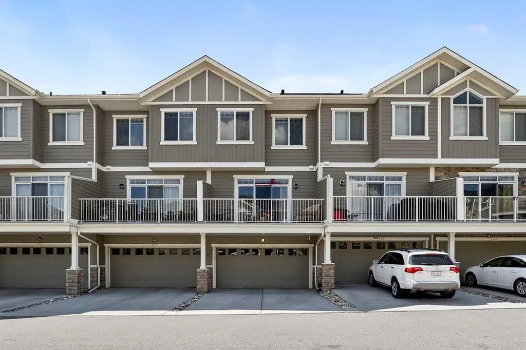 523 Evanston Manor NW