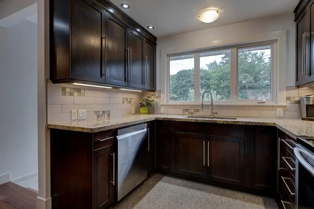 82 Gladys Ridge Road SW
