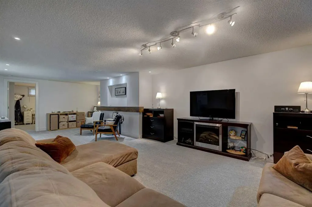 82 Gladys Ridge Road SW