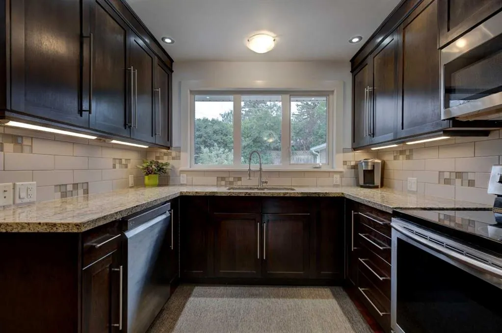 82 Gladys Ridge Road SW