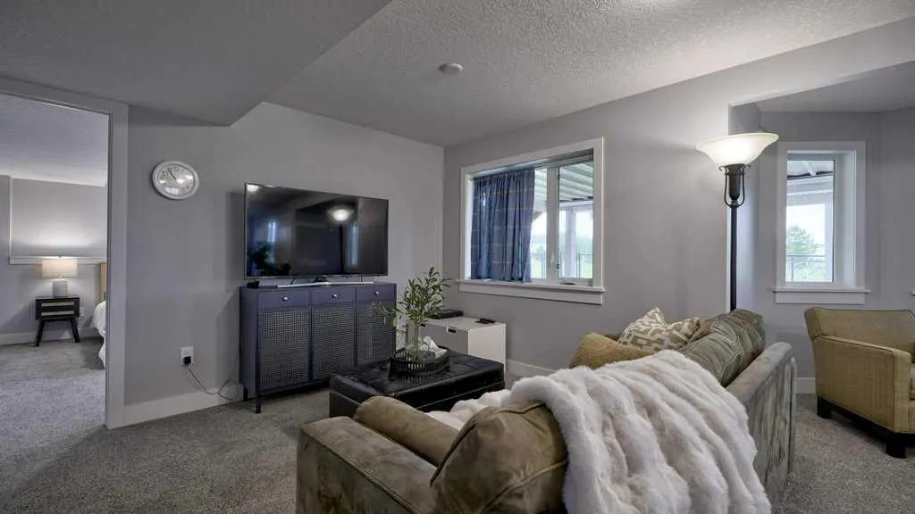 8 Crocus Ridge Point