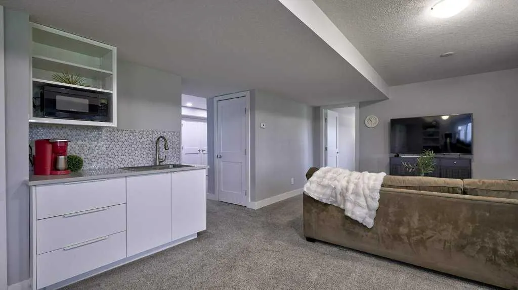 8 Crocus Ridge Point