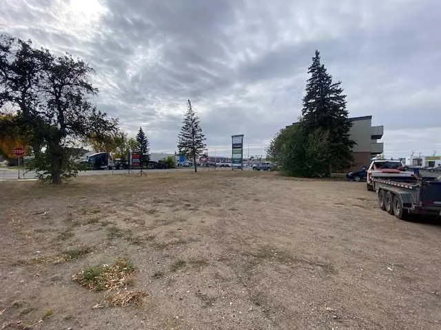 603 1 Street W