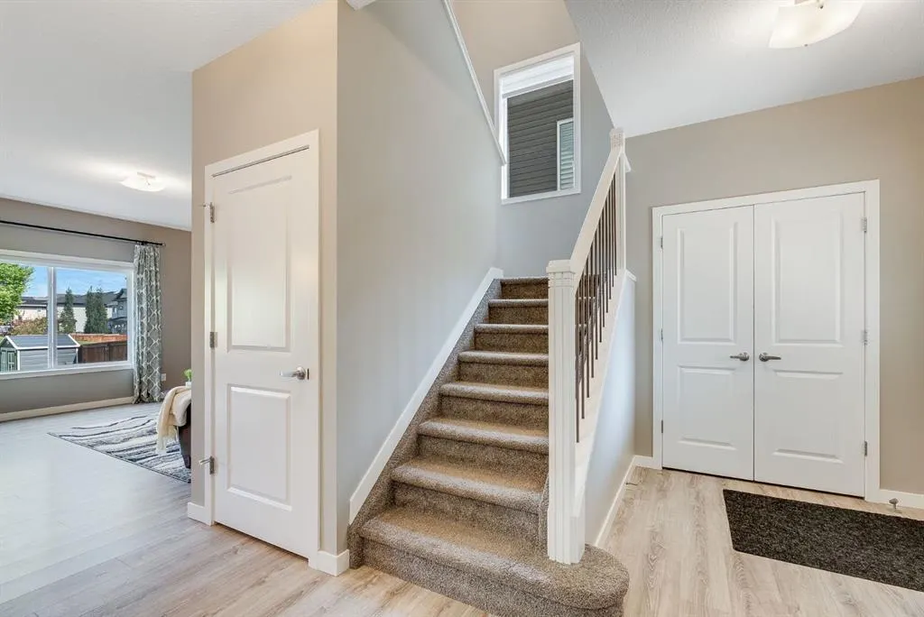 92 Hillcrest Avenue SW