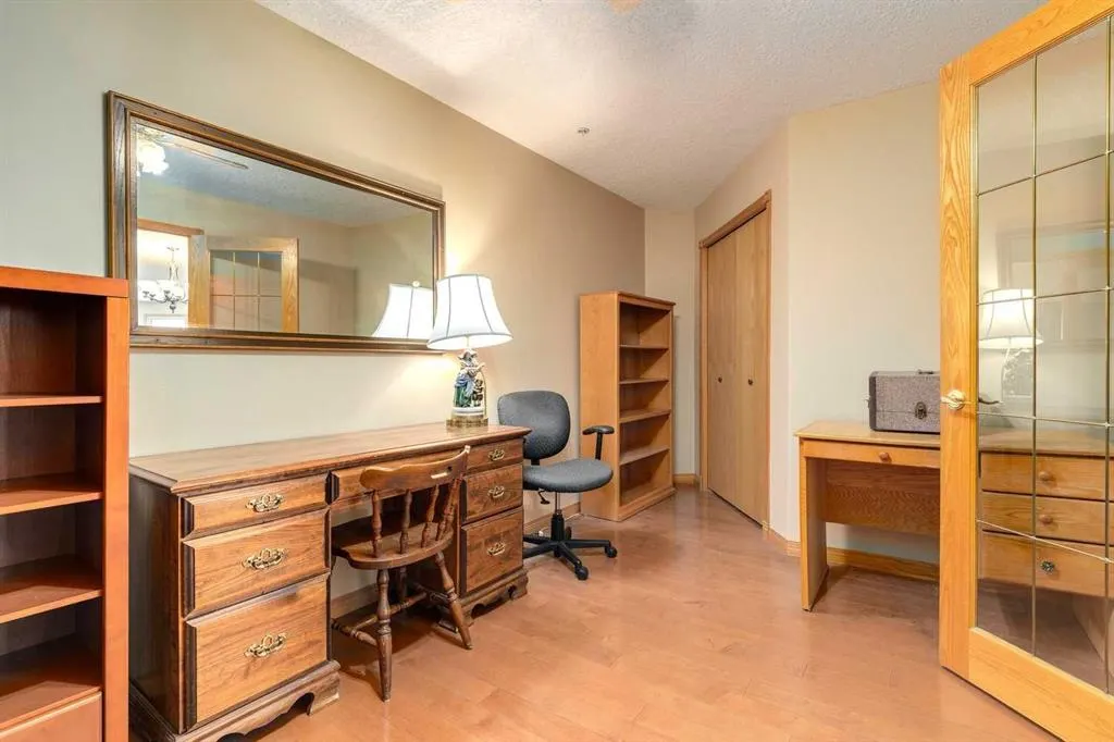 6868 Sierra Morena Boulevard SW, #220