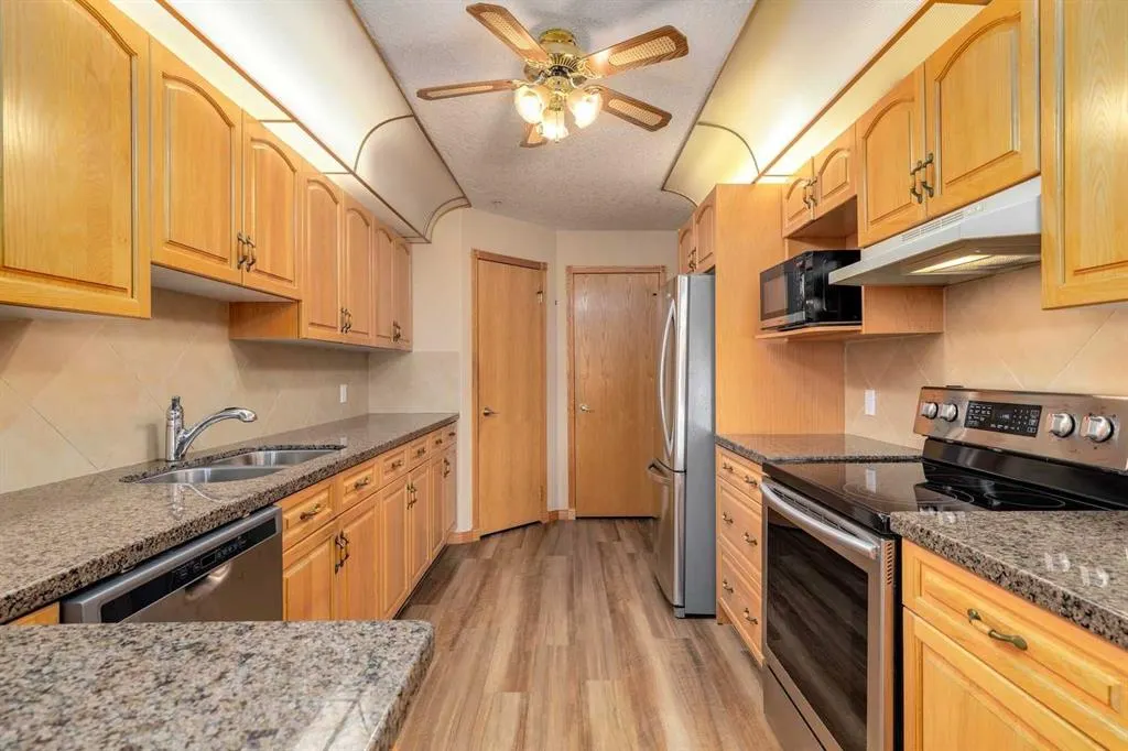 6868 Sierra Morena Boulevard SW, #220