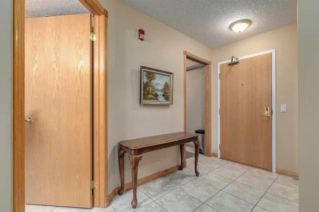 6868 Sierra Morena Boulevard SW, #220