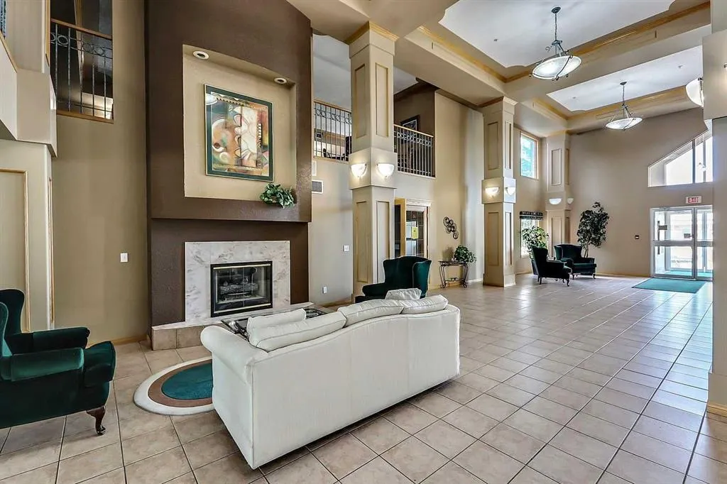 6868 Sierra Morena Boulevard SW, #220
