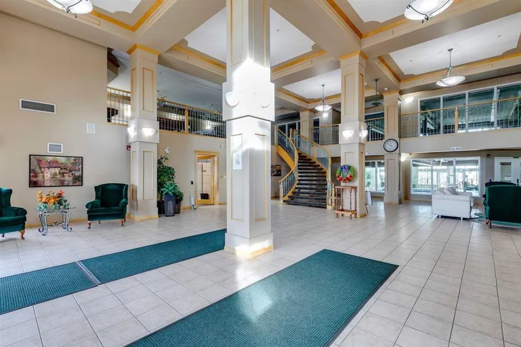 6868 Sierra Morena Boulevard SW, #220