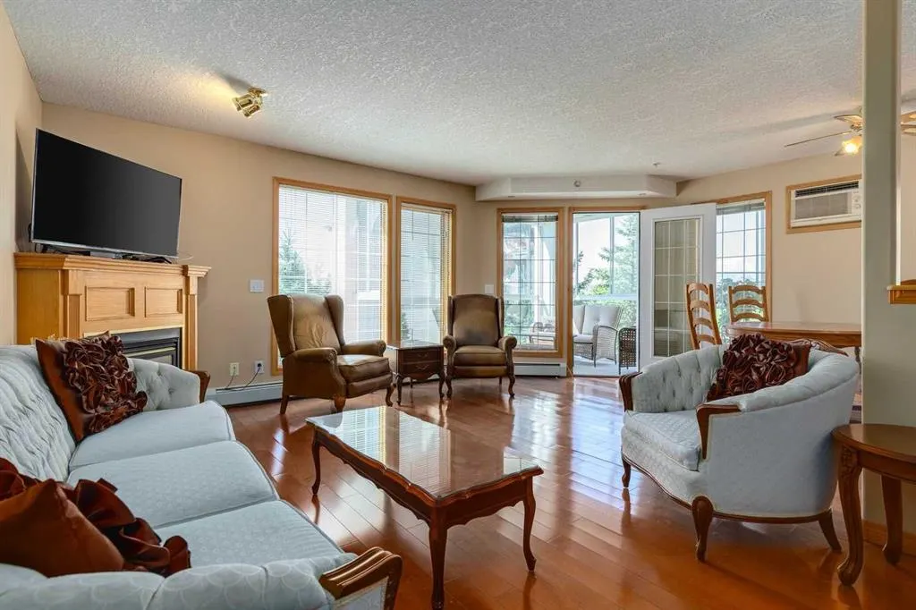 6868 Sierra Morena Boulevard SW, #220
