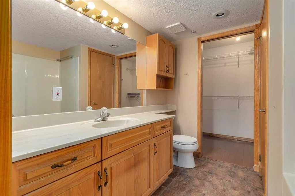6868 Sierra Morena Boulevard SW, #220