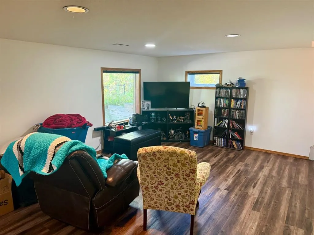 1038, 67235 Churchill Park Road