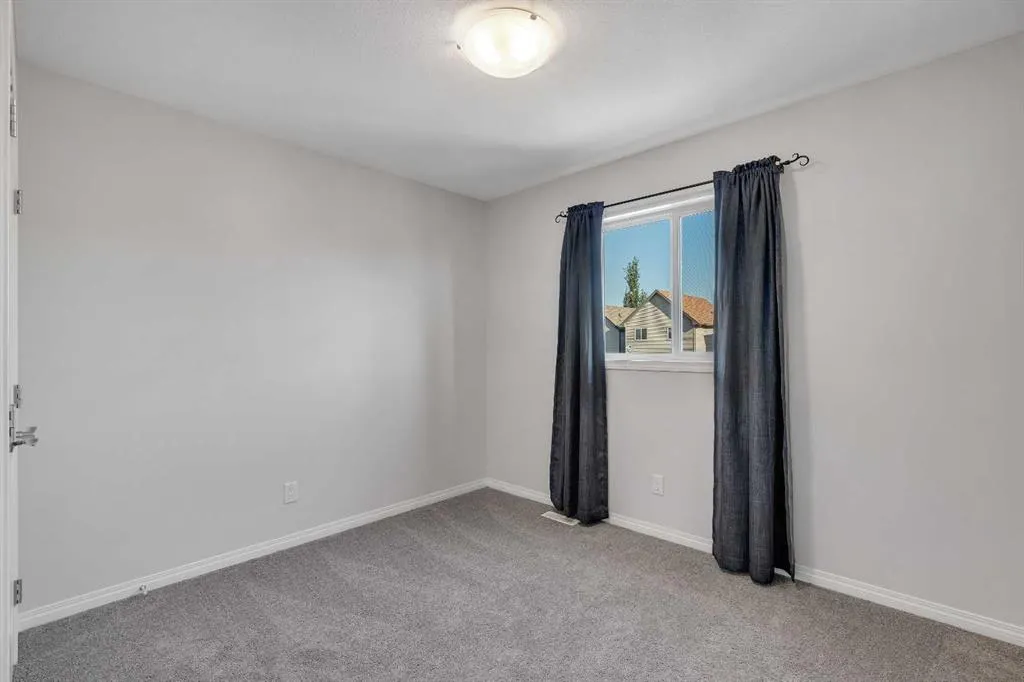83 Copperpond Square SE