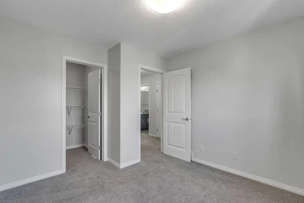 83 Copperpond Square SE