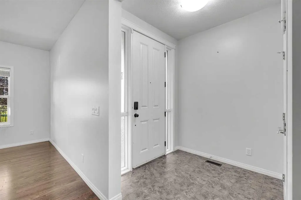83 Copperpond Square SE