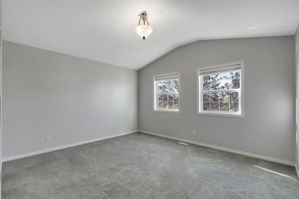 83 Copperpond Square SE